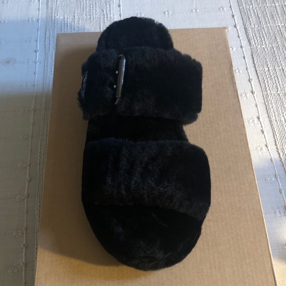 🖤NWB UGG Fuzz Yeah Sandal